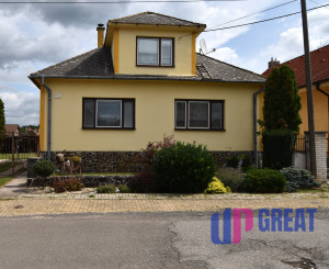 Rodinný dom s veľkou záhradou a potenciálom v obci Sološnica