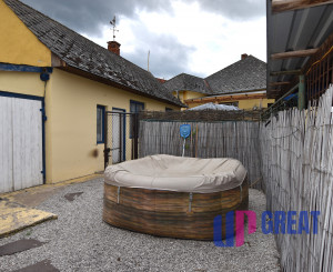 Rodinný dom s veľkou záhradou a potenciálom v obci Sološnica