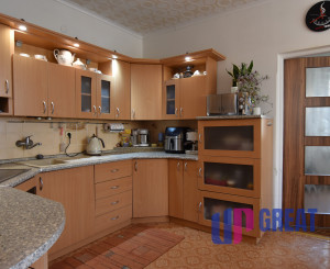 Rodinný dom s veľkou záhradou a potenciálom v obci Sološnica