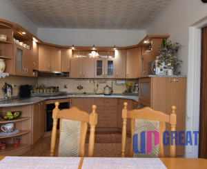 Rodinný dom s veľkou záhradou a potenciálom v obci Sološnica