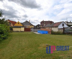 Rodinný dom s veľkou záhradou a potenciálom v obci Sološnica