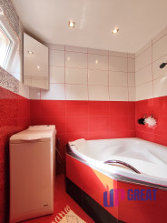 Rodinný dom s veľkou záhradou a potenciálom v obci Sološnica