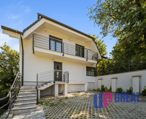 Prenájom priestranného 5-izbového rodinného domu pri lese v Dúbravke