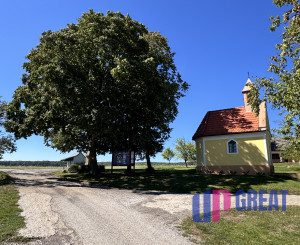 Na predaj rozostavaná poschodová vinohradnícka chatka v okrese Skalica – Radošovské vinohrady.