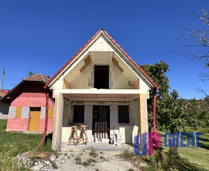 Na predaj rozostavaná poschodová vinohradnícka chatka v okrese Skalica – Radošovské vinohrady.