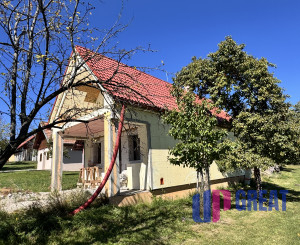 Na predaj rozostavaná poschodová vinohradnícka chatka v okrese Skalica – Radošovské vinohrady.