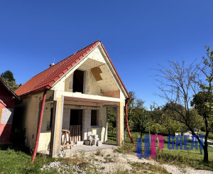 Na predaj rozostavaná poschodová vinohradnícka chatka v okrese Skalica – Radošovské vinohrady.