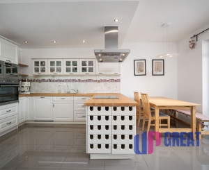 PREDAJ 4 izb rodinného domu s garážou, Tri Vody I., Malinovo