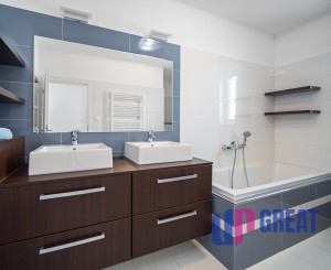 PREDAJ 4 izb rodinného domu s garážou, Tri Vody I., Malinovo