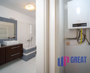 PREDAJ 4 izb rodinného domu s garážou, Tri Vody I., Malinovo