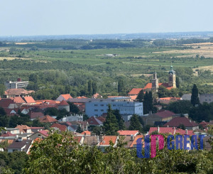 Romantická záhrada s panoramatickým výhľadom na Modru 🌿