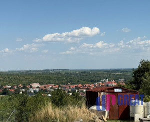 Romantická záhrada s panoramatickým výhľadom na Modru 🌿