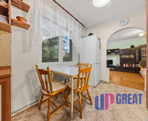 Na predaj PRIESTRANNÝ zrekonštruovaný 2 izbový byt v Šamoríne