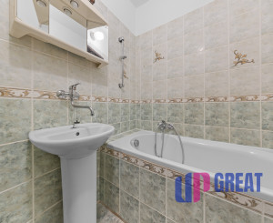 Na predaj PRIESTRANNÝ zrekonštruovaný 2 izbový byt v Šamoríne