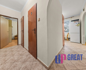 Na predaj PRIESTRANNÝ zrekonštruovaný 2 izbový byt v Šamoríne