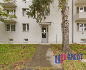 Na predaj PRIESTRANNÝ zrekonštruovaný 2 izbový byt v Šamoríne