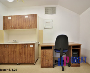 PRENÁJOM ambulancia/služby 36,10 m2, Piešťany, Winterova ul.