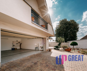 Na predaj exkluzívny 7-izbový rodinný dom s bazénom v meste Senica, ul. Rovenská.