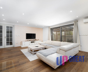 Na predaj exkluzívny 7-izbový rodinný dom s bazénom v meste Senica, ul. Rovenská.