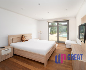 Na predaj exkluzívny 7-izbový rodinný dom s bazénom v meste Senica, ul. Rovenská.