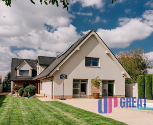 Na predaj exkluzívny 7-izbový rodinný dom s bazénom v meste Senica, ul. Rovenská.