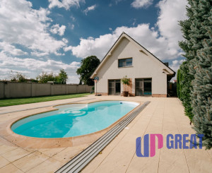 Na predaj exkluzívny 7-izbový rodinný dom s bazénom v meste Senica, ul. Rovenská.