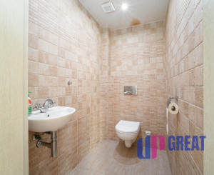 Na predaj exkluzívny 7-izbový rodinný dom s bazénom v meste Senica, ul. Rovenská.