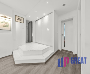 Na predaj elegantný 4 izbový mezanín s terasou pri Horskom parku