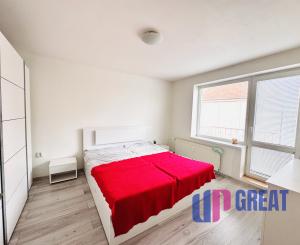 Na prenájom 2-izbový zariadený byt v Holíči – ul. Sasinkova.