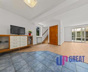 Predaj priestranného 4 izbového rodinného domu s bazénom na Kolibe