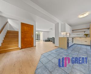 Predaj priestranného 4 izbového rodinného domu s bazénom na Kolibe