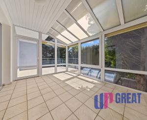 Predaj priestranného 4 izbového rodinného domu s bazénom na Kolibe