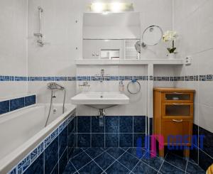 Predaj priestranného 4 izbového rodinného domu s bazénom na Kolibe