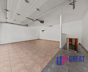 Predaj priestranného 4 izbového rodinného domu s bazénom na Kolibe