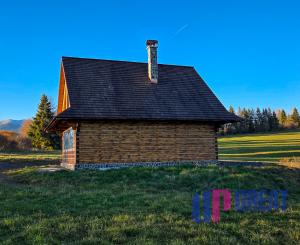 LUXUSNÉ zrubové chalupy s výhľadom na Kriváň (obec Východná)