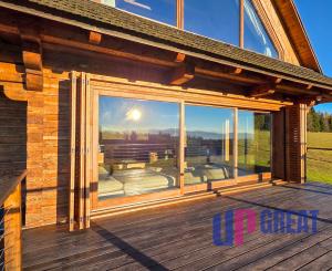 LUXUSNÉ zrubové chalupy s výhľadom na Kriváň (obec Východná)