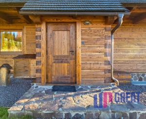 LUXUSNÉ zrubové chalupy s výhľadom na Kriváň (obec Východná)