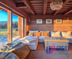 LUXUSNÉ zrubové chalupy s výhľadom na Kriváň (obec Východná)