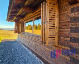 LUXUSNÉ zrubové chalupy s výhľadom na Kriváň (obec Východná)