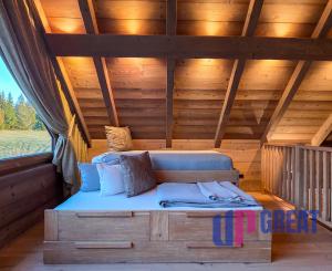 LUXUSNÉ zrubové chalupy s výhľadom na Kriváň (obec Východná)