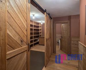 LUXUSNÉ zrubové chalupy s výhľadom na Kriváň (obec Východná)