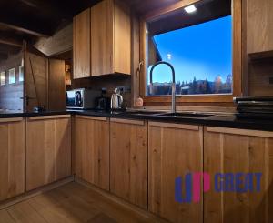 LUXUSNÉ zrubové chalupy s výhľadom na Kriváň (obec Východná)