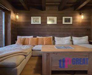 LUXUSNÉ zrubové chalupy s výhľadom na Kriváň (obec Východná)