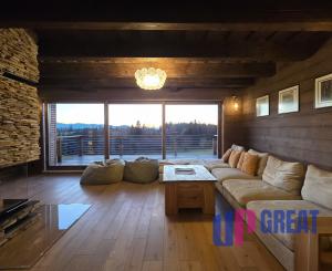 LUXUSNÉ zrubové chalupy s výhľadom na Kriváň (obec Východná)