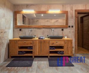 LUXUSNÉ zrubové chalupy s výhľadom na Kriváň (obec Východná)