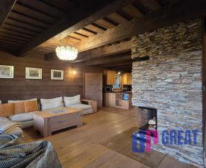 LUXUSNÉ zrubové chalupy s výhľadom na Kriváň (obec Východná)