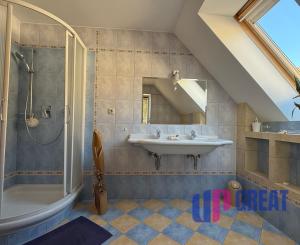 Na predaj 5-izbový rodinný dom s veľkorysou záhradou a bazénom v Podunajských Biskupiciach