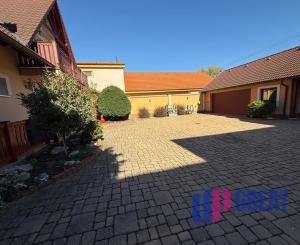 Na predaj 5-izbový rodinný dom s veľkorysou záhradou a bazénom v Podunajských Biskupiciach