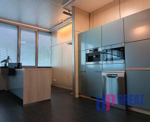 Ikonické Sídlo na prenájom pre Lídrov na 10. Poschodí