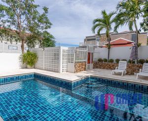 Luxusná 4-izbová vila z travertínu na predaj v Chaweng Noi, Koh Samui